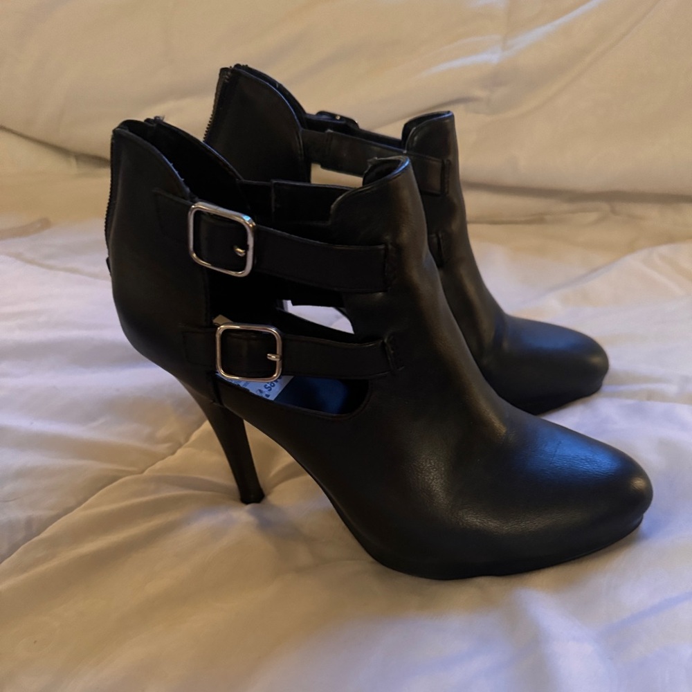 Women’s shoes size 8 1/2